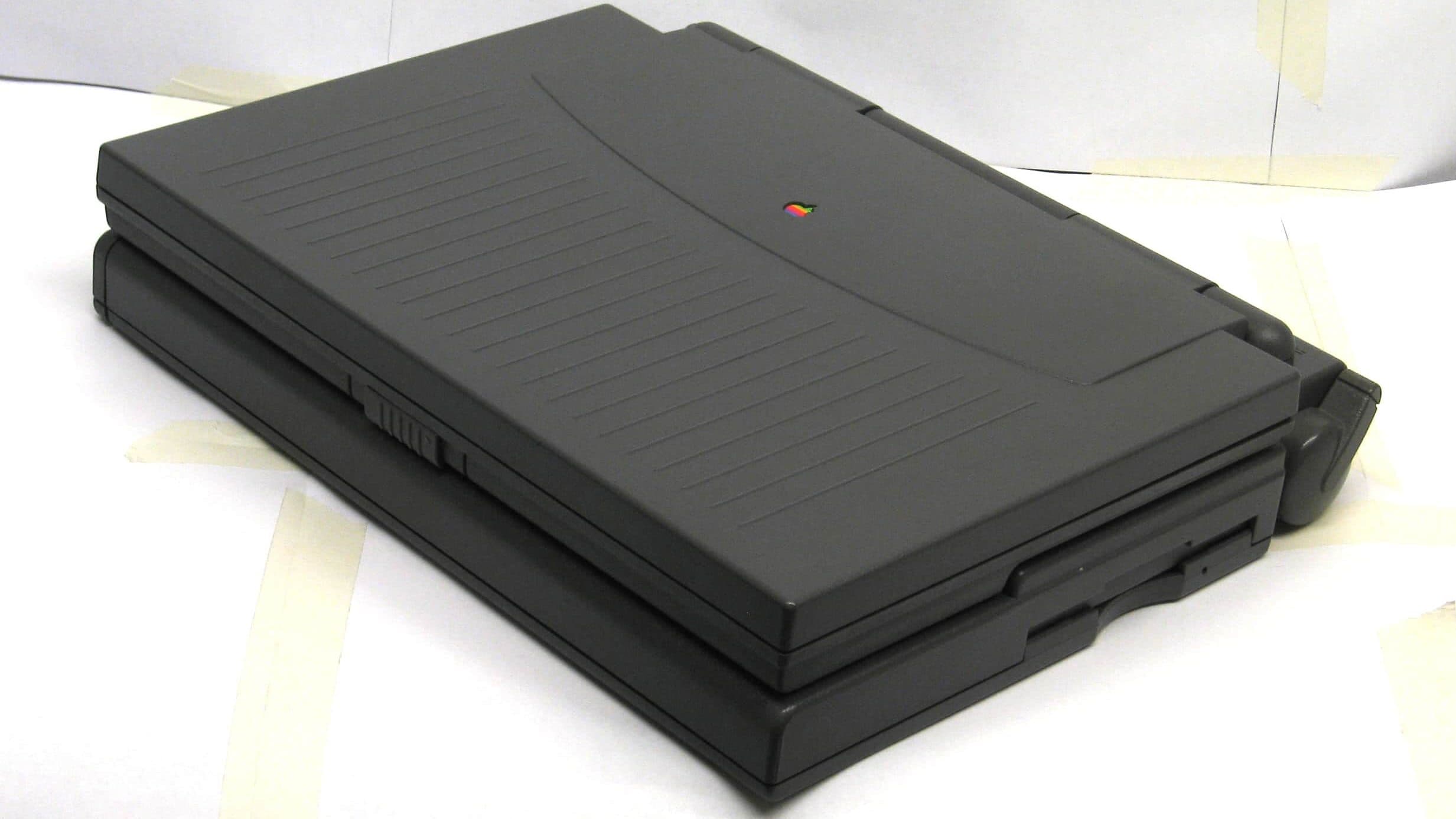 Today in Apple history: The first great color PowerBook arrives